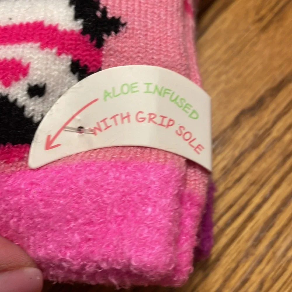 cozy comfy cabin socks with grip sole & aloe infused